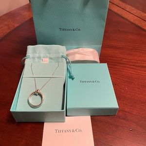 Brand new Tiffany Paloma Melody circle pendant necklace in sterling. 18” chain.